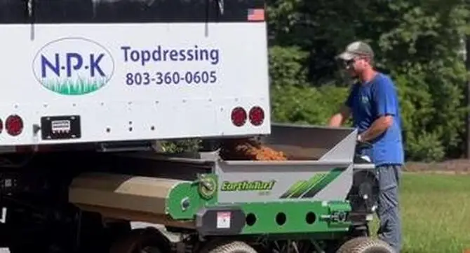 topdressing service for healthier lawn soil